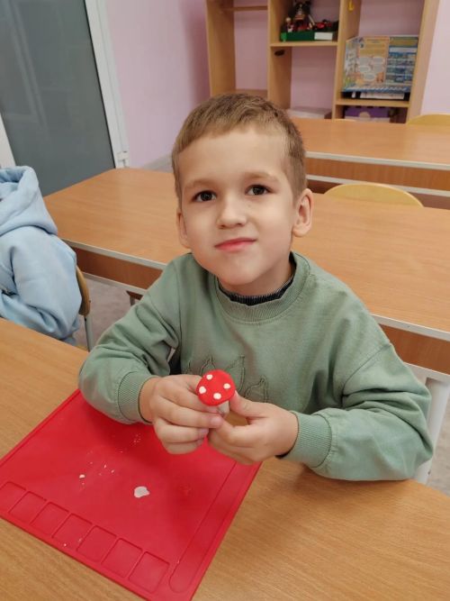 Балалар гөмбәләрнең төрләре белән таныштылар