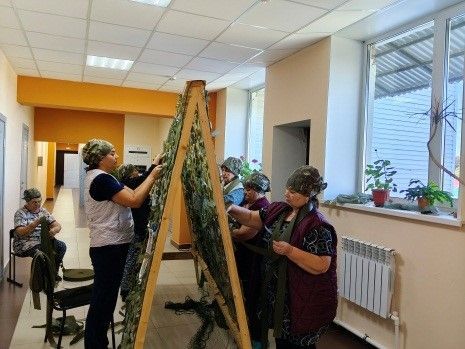 Волонтёры «Йолдыз» продолжают плести сети для бойцов