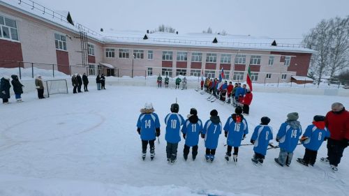 В Макулове стартовал 23-й сельский хоккейный турнир