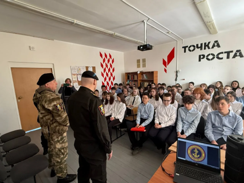 Яр Буе Морквашы укучылары диңгез пехотасы ветераннары белән очрашты