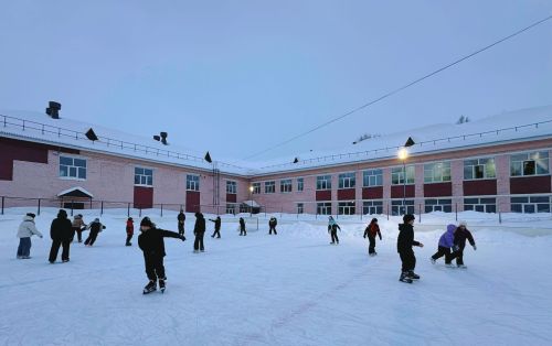 Танцы на льду устроили для жителей Макулова в День всех влюбленных