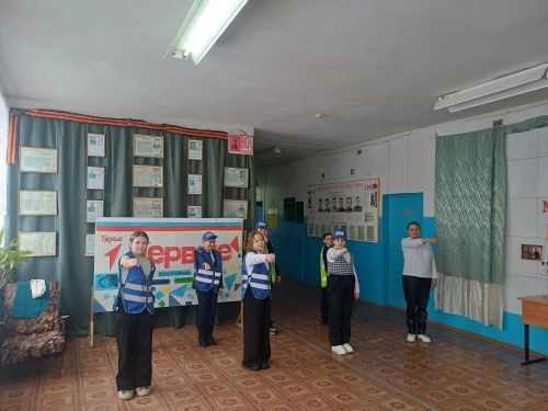 Юные инспекторы движения в Татарском Бурнашеве изучили сигналы регулировщика