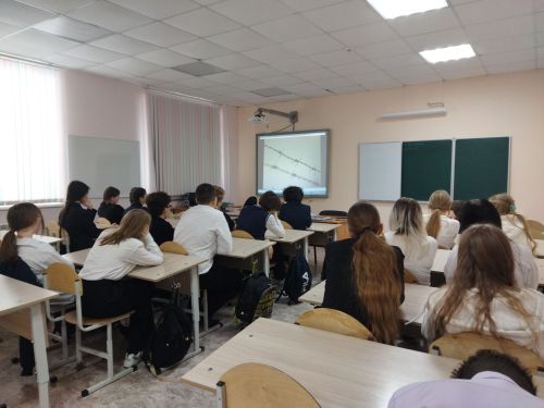 Урок мужества «Поэт-герой, сын Родины своей» прошел в верхнеуслонской гимназии
