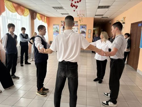 Танцевальный движ в Макулове