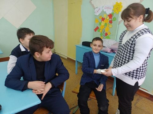 Школьников в Татарско-Бурнашевской СОШ научили первой помощи