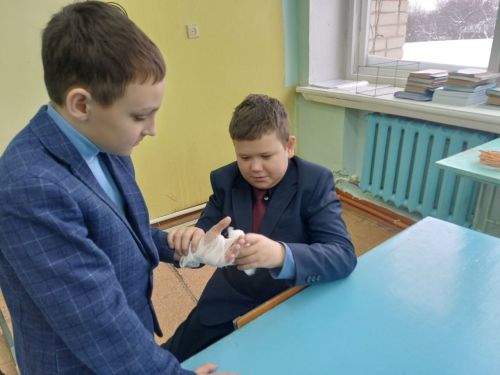 Школьников в Татарско-Бурнашевской СОШ научили первой помощи