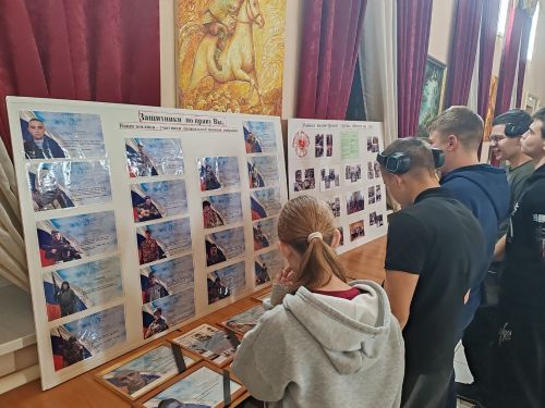 Фотостенд героев-земляков представили подросткам в Куралово