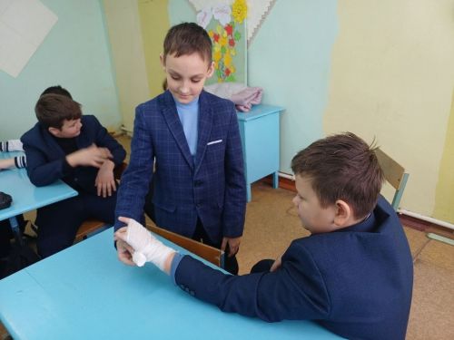 Школьников в Татарско-Бурнашевской СОШ научили первой помощи
