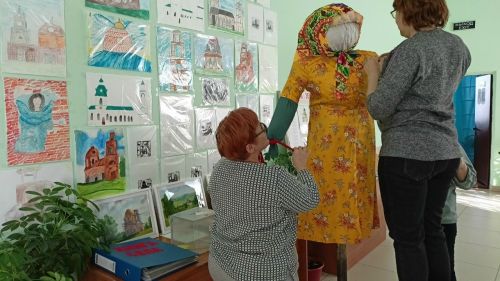 В Кильдееве изготовили обрядовую куклу «Солнечная Масленица» для встречи весны
