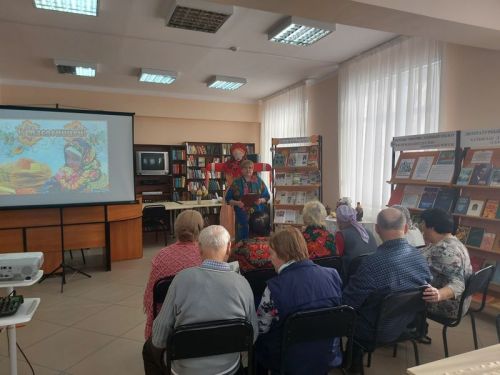 В Верхнеуслонской библиотеке проводили Масленицу песнями и блинами
