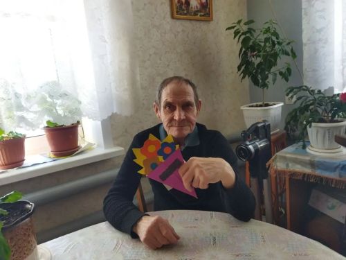Соцработники поздравили подопечных с Днем защитника Отечества