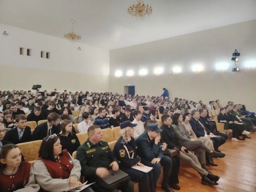 В Верхнем Услоне прошла ярмарка профессий для старшеклассников