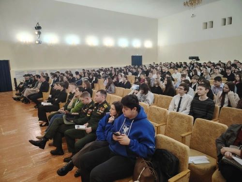 В Верхнем Услоне прошла ярмарка профессий для старшеклассников