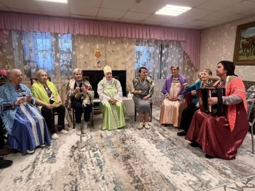 Масленичные посиделки в доме-интернате: сарафаны, гармонь и хороводы