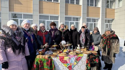 Хороводы, блины и парад чучел: как Верхний Услон проводил зиму