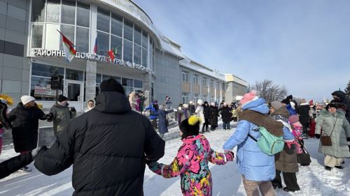 Хороводы, блины и парад чучел: как Верхний Услон проводил зиму