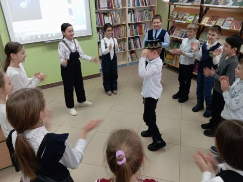 Фольклорная радуга: детям рассказали о традициях народов России