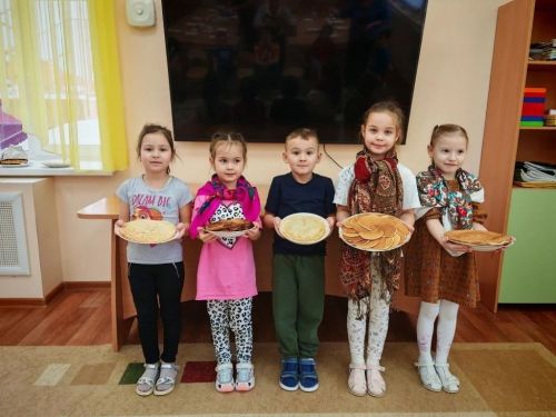 Детский сад проводил зиму играми и хороводами