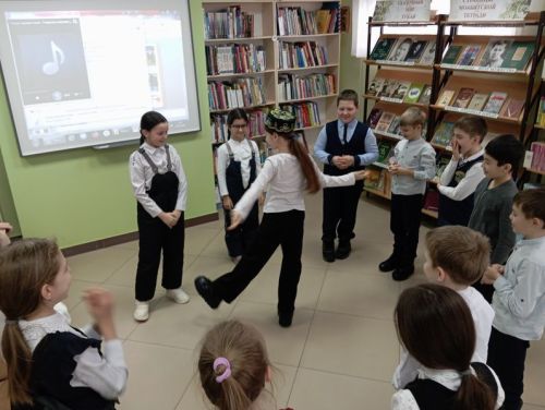 Фольклорная радуга: детям рассказали о традициях народов России