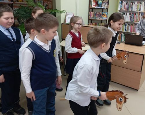 Фольклорная радуга: детям рассказали о традициях народов России