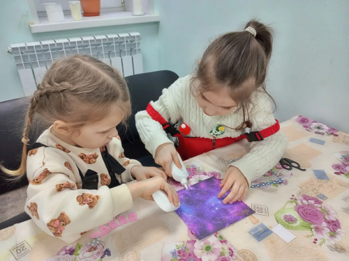 Октярьский балалары бәйрәмгә бүләкләр иҗат иттеләр