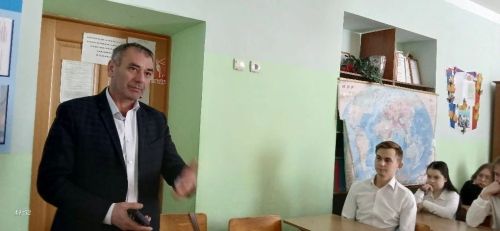 Парламентский урок в Верхнем Услоне объединил историю, кино и судьбы земляков