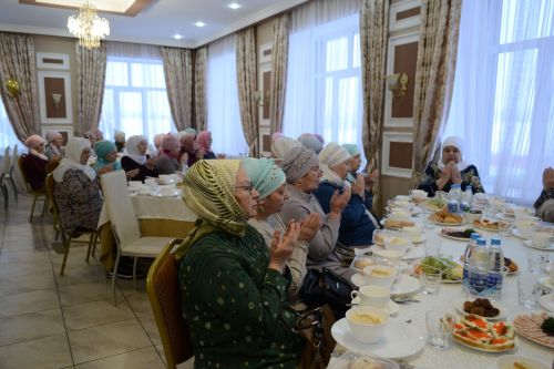 «Их сердца излучают свет»: в Верхнем Услоне прошел благотворительный ифтар