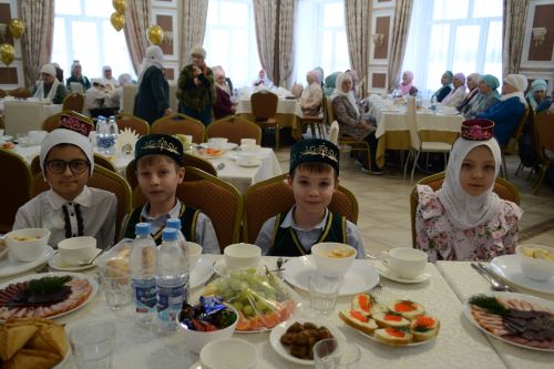 «Их сердца излучают свет»: в Верхнем Услоне прошел благотворительный ифтар