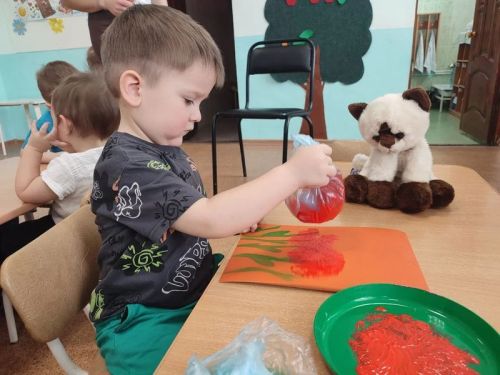 “Салават күпере” балалары чәчәкләр аланы иҗат иттеләр
