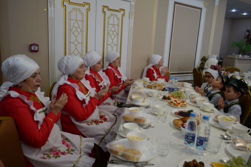 «Их сердца излучают свет»: в Верхнем Услоне прошел благотворительный ифтар