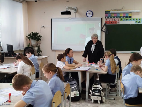 Гимназия балалары конкурска әзерләнә