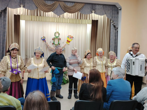 Печищеда гүзәл затларга язгы котлаулар чәчәк бәйләме бүләк иттеләр