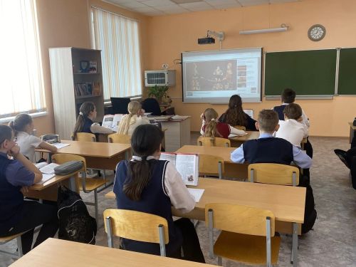 В Верхнеуслонской гимназии предметную неделю открыли музыкальным адвентом