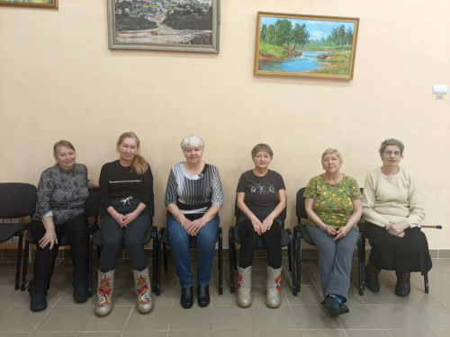В Печищах серебряные волонтеры встали в хоровод дружбы народов
