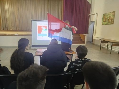 В Куралове отметили 95-летие района знакомством с флагом и викториной