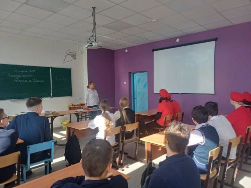 В Татарско-Бурнашевской школе отметили 12-летие воссоединения Крыма с Россией