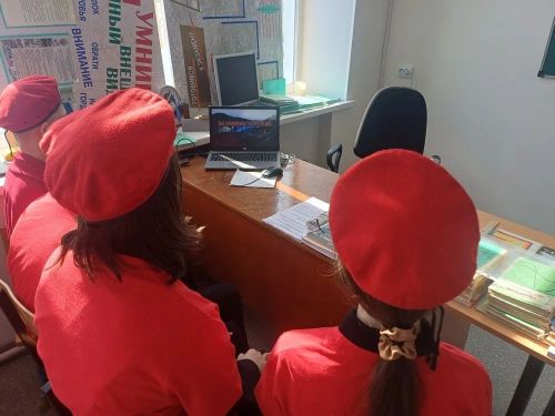 В Татарско-Бурнашевской школе отметили 12-летие воссоединения Крыма с Россией