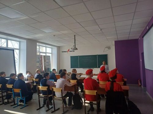 В Татарско-Бурнашевской школе отметили 12-летие воссоединения Крыма с Россией