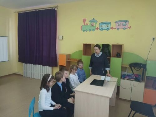 В Татарско-Бурнашевской школе отметили День воссоединения Крыма с Россией