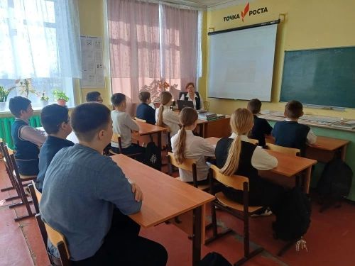 В Татарско-Бурнашевской школе отметили День воссоединения Крыма с Россией