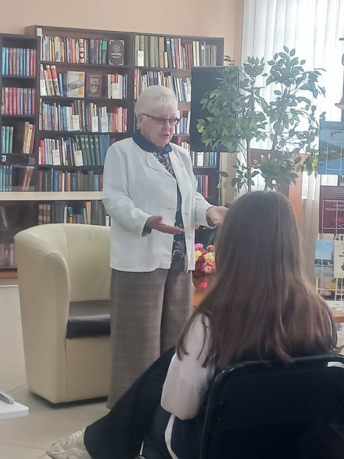 В Верхнем Услоне школьники встретились с поэтессой Риммой Троицкой