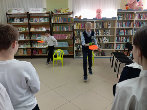 Балалар китапханәсендә китап туган көнен күңелле үткәрделәр