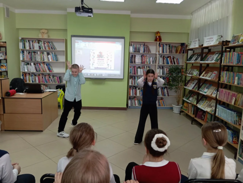 Балалар китапханәсендә китап туган көнен күңелле үткәрделәр