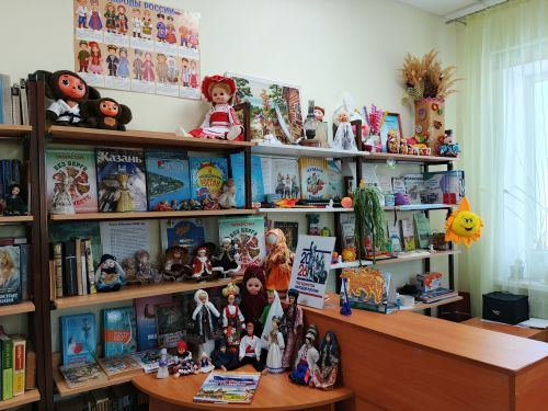 В Печищинской библиотеке открылась выставка кукол в народных костюмах