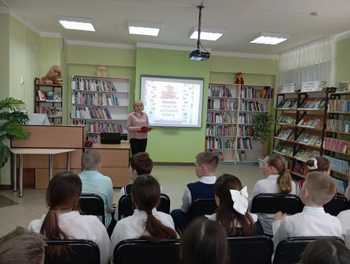 Балалар китапханәсендә китап туган көнен күңелле үткәрделәр