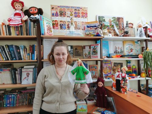 В Печищинской библиотеке открылась выставка кукол в народных костюмах