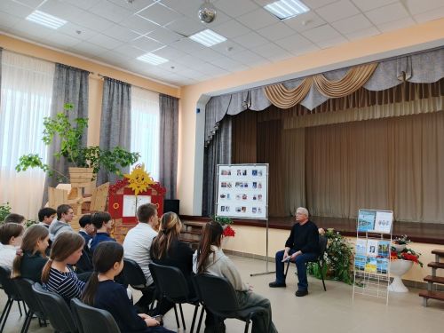 В Печищах местный поэт Николай Мякишев встретился с юными читателями