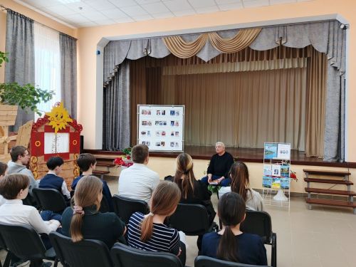 В Печищах местный поэт Николай Мякишев встретился с юными читателями