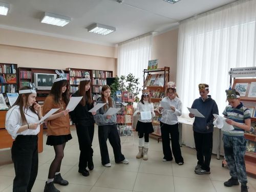 В библиотеке Верхнего Услона отметили День театра и вспомнили земляка-актера