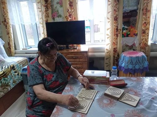 В Верхнеуслонском центре «Островок надежды» пенсионерам тренируют память и ум